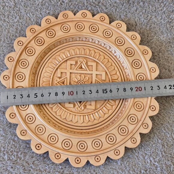 Hand-carved wooden wall plate 24.5 cm, folk art - Picture 2 of 5